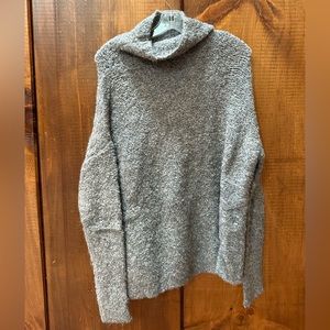 Women gray high neck sweater size M.
